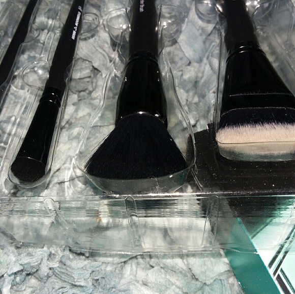 Elf 4 piece makeup brush set - Picture 2 of 5
